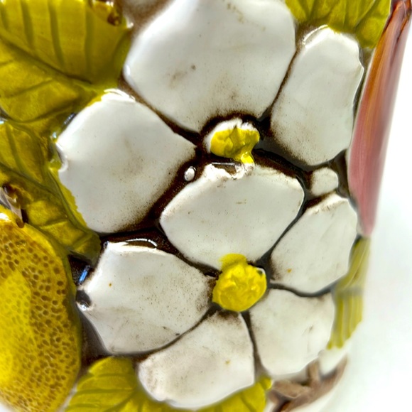 - Vintage hand-painted floral 2D design ceramic made in Japan cookie jar - Picture 2 of 13